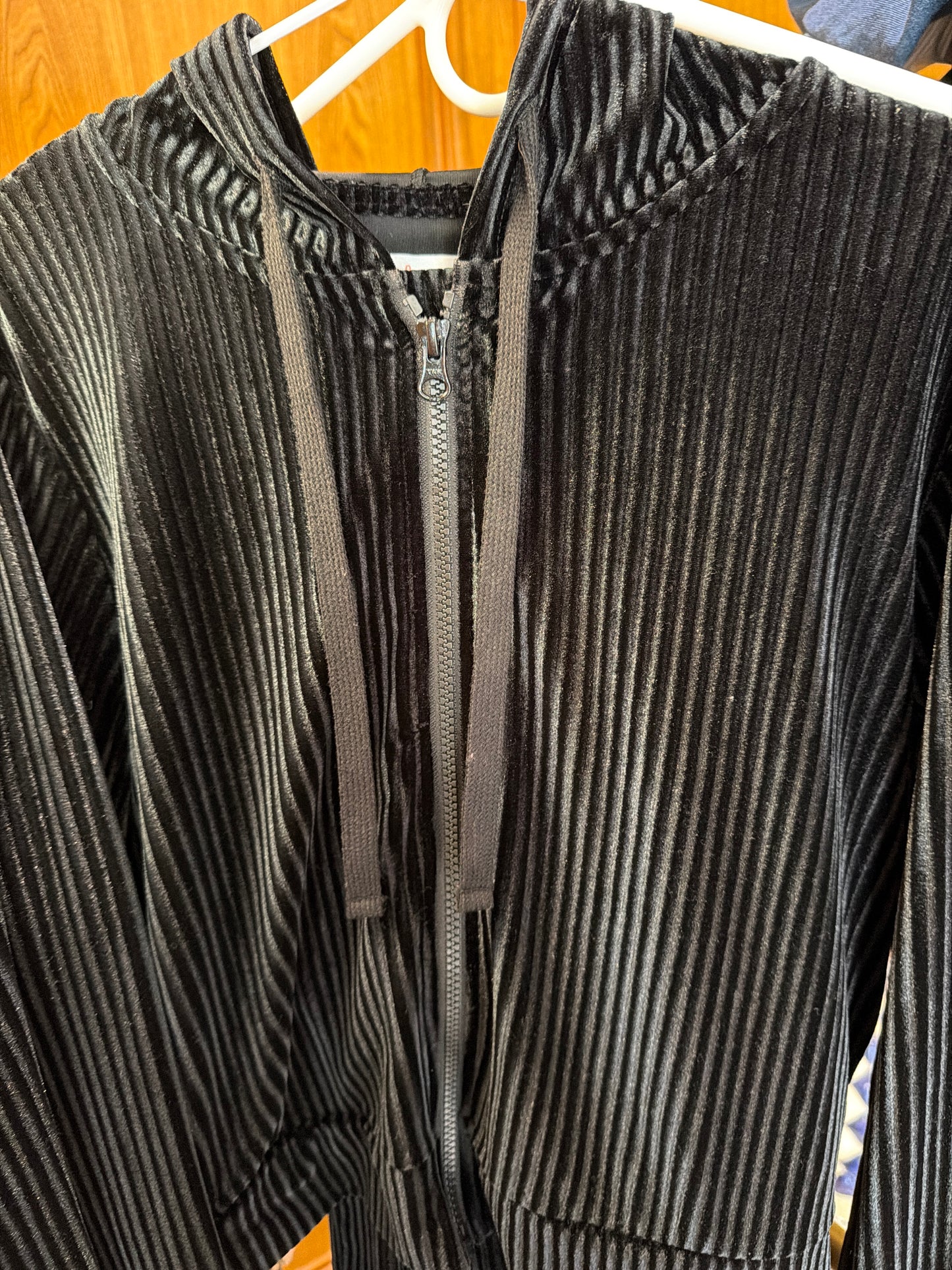 Set of jogging pants and hoodie