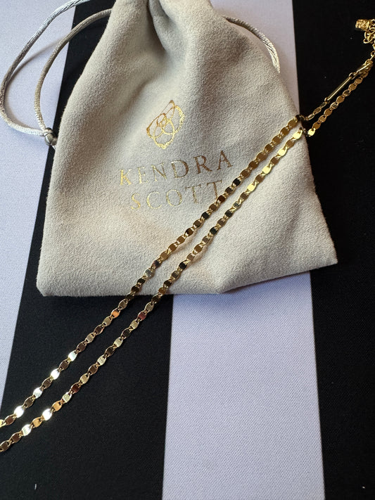 Neckless in gold tone